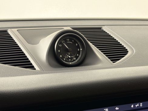 Certified 2023 Porsche Macan S AWD/4WD image 31
