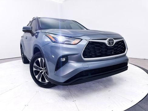 Used 2023 Toyota Highlander XLE FWD image 6
