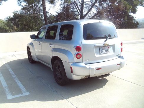 Used 2010 Chevrolet HHR LT FWD image 5