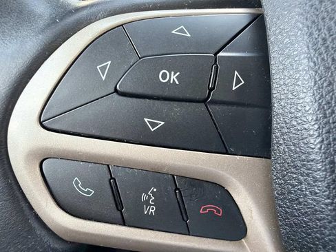 Used 2017 Jeep Cherokee Limited FWD image 17