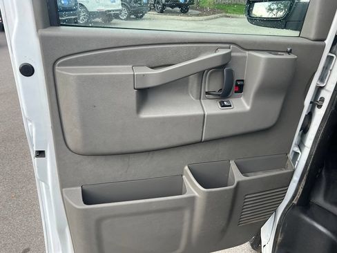 Used 2022 Chevrolet Express 2500 w/ Driver Convenience Package RWD image 16