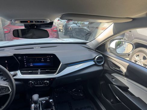 Used 2025 Chevrolet Trax LT w/ LT Convenience Package image 35