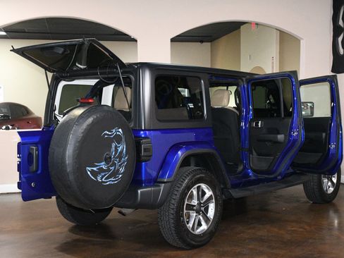 Used 2018 Jeep Wrangler Unlimited Sahara AWD/4WD image 91