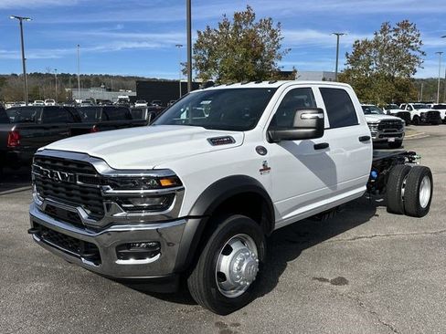 New 2026 RAM 5500 Tradesman w/ Chrome Appearance Group AWD/4WD image 3