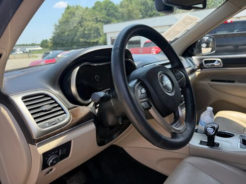 Used 2014 Jeep Grand Cherokee Limited w/ Luxury Group II AWD/4WD image 16