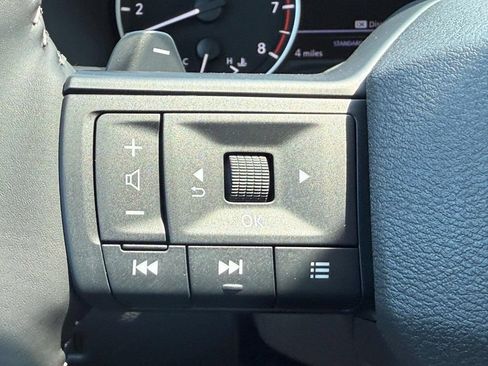 Used 2026 Nissan Rogue SV FWD image 8