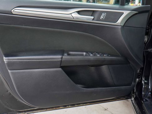 Used 2019 Ford Fusion SE AWD/4WD image 17