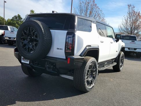 New 2026 GMC Hummer EV SUV w/ LPO, Dark Essentials Package AWD/4WD image 3
