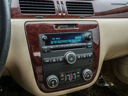 Used 2009 Chevrolet Impala LT FWD image 19