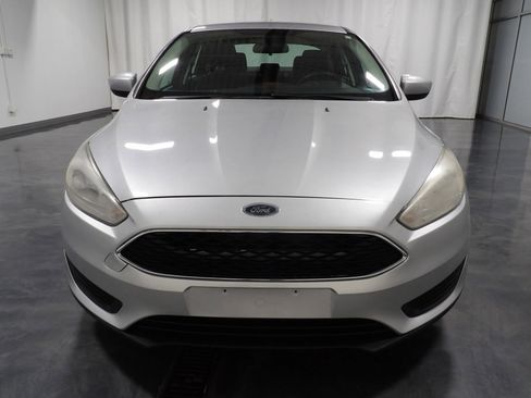 Used 2018 Ford Focus SE FWD image 2