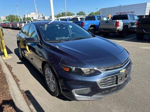 Used 2016 Chevrolet Malibu LT FWD image 3