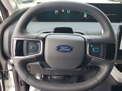 Used 2025 Ford Expedition Active RWD image 27