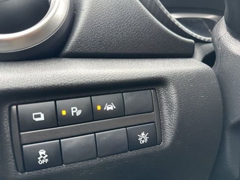 Used 2022 Nissan Versa S image 37