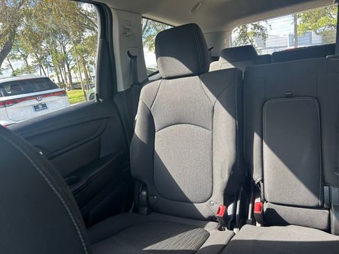 Used 2017 Chevrolet Traverse LT w/ Style and Technology Package image 12
