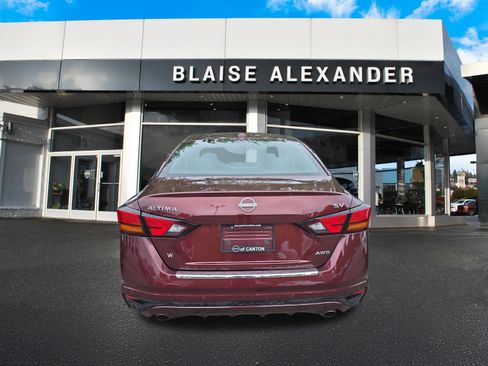 Used 2023 Nissan Altima 2.5 SV w/ SV Premium Package AWD/4WD image 3