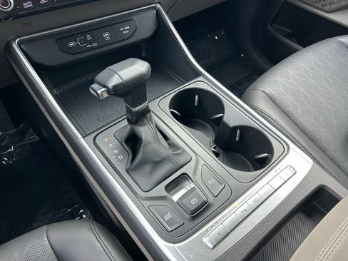 Used 2025 Kia Carnival image 18