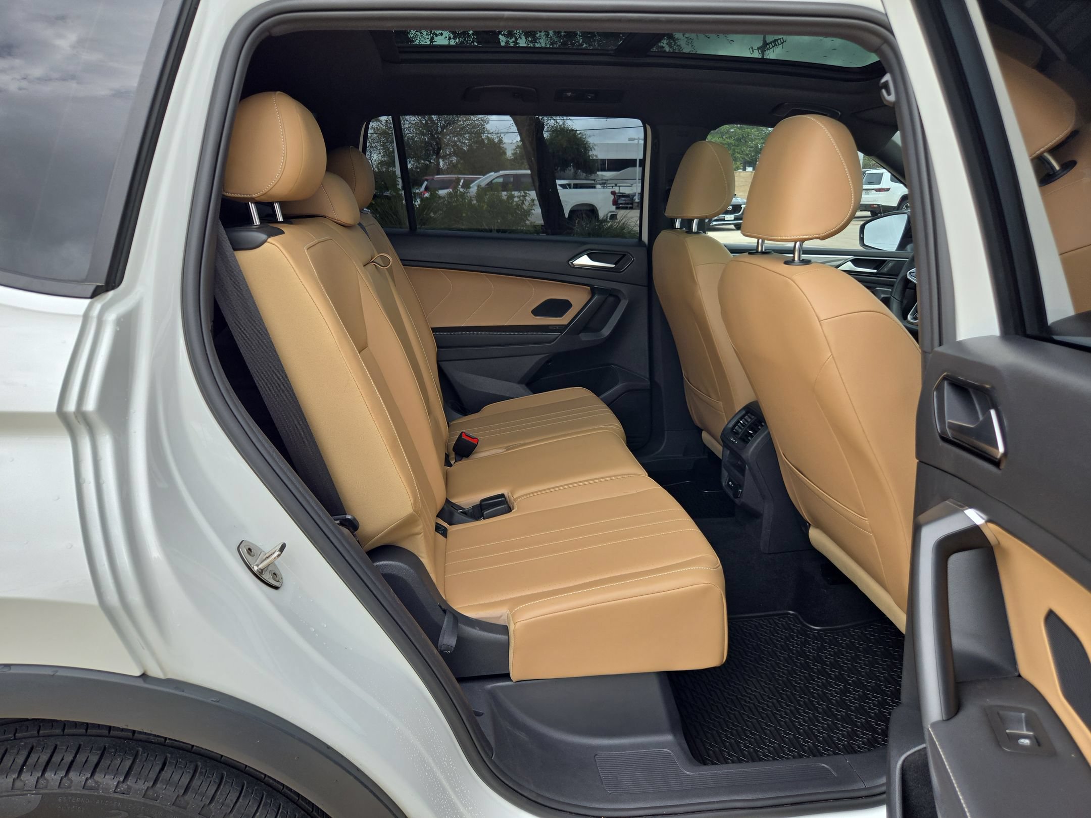 Used 2022 Volkswagen Tiguan SE R-Line FWD image 24