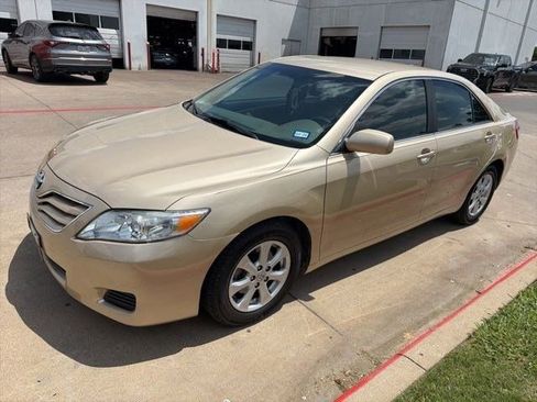 Used 2011 Toyota Camry LE w/ LE Extra-Value Pkg FWD image 2