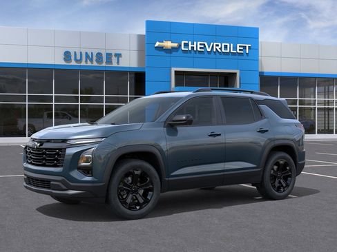 New 2026 Chevrolet Equinox LT w/ Convenience Package II FWD image 2