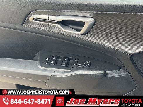 Used 2025 Kia Sportage LX image 25