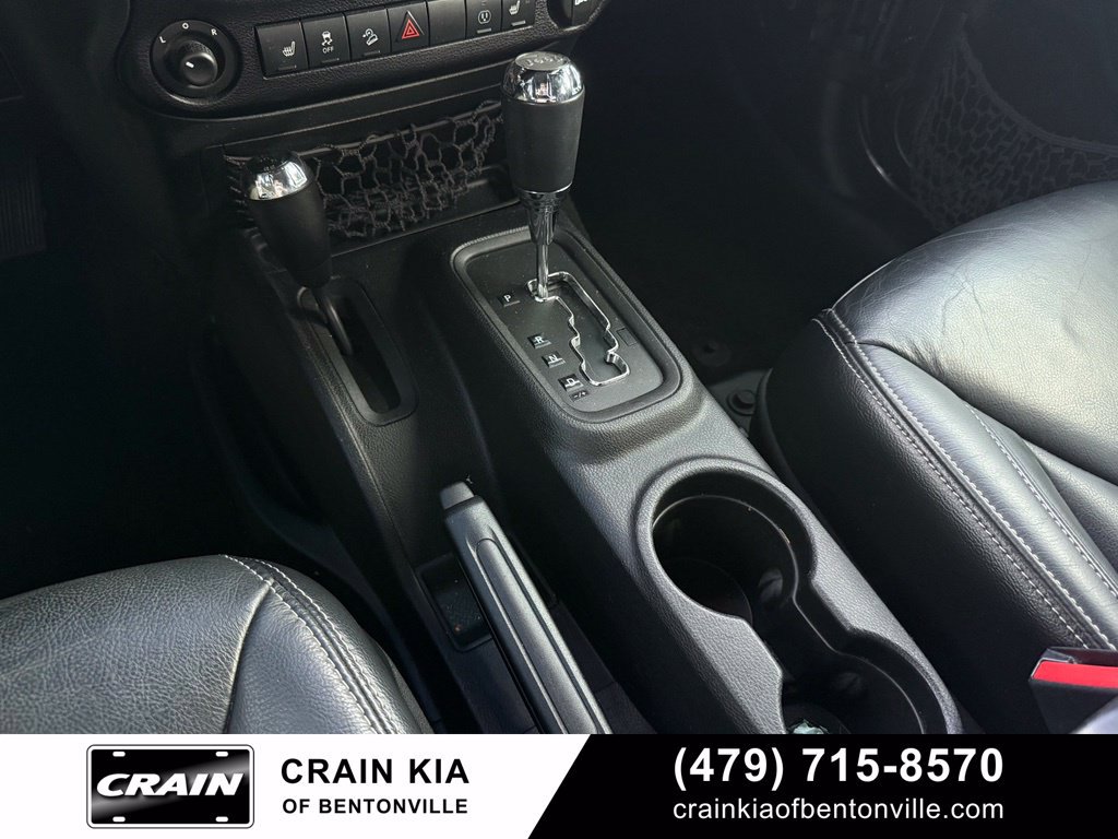 Used 2016 Jeep Wrangler Unlimited Rubicon w/ Connectivity Group AWD/4WD image 18