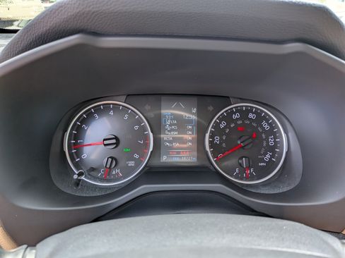 Used 2021 Toyota RAV4 XLE w/ Convenience Package FWD image 29