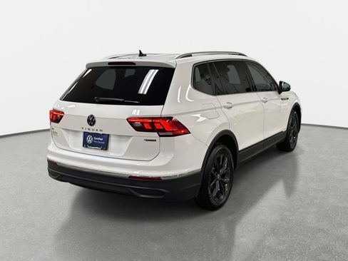 Certified 2024 Volkswagen Tiguan SE image 5