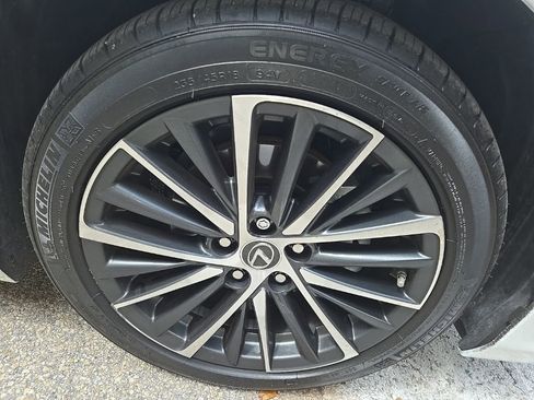 Used 2024 Lexus ES 350 w/ Premium Package image 4