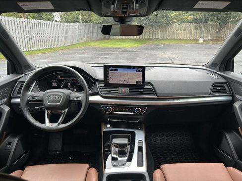Certified 2025 Audi Q5 2.0T Premium Plus image 9