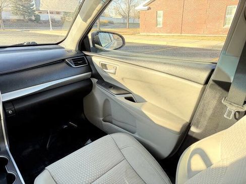 Used 2015 Toyota Camry SE image 19