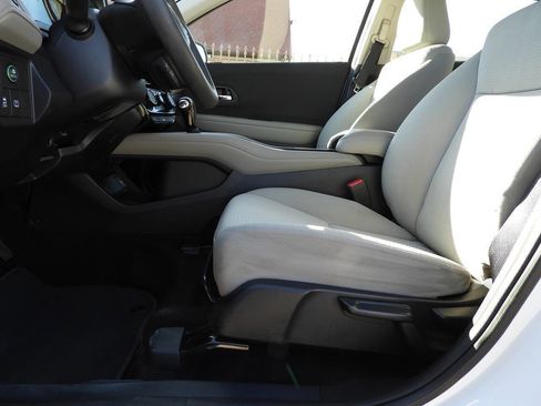 Used 2020 Honda HR-V LX image 16