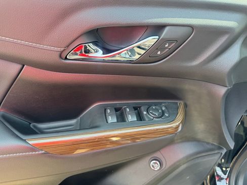 Certified 2023 GMC Acadia SLE w/ Driver Convenience Package image 10