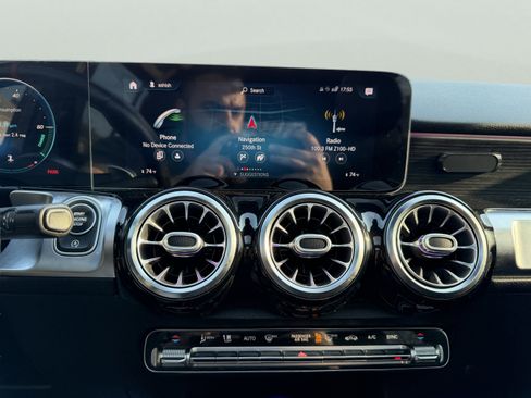 Used 2021 Mercedes-Benz GLB 35 AMG 4MATIC image 26