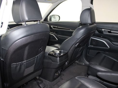 Used 2025 Kia Telluride S FWD image 19