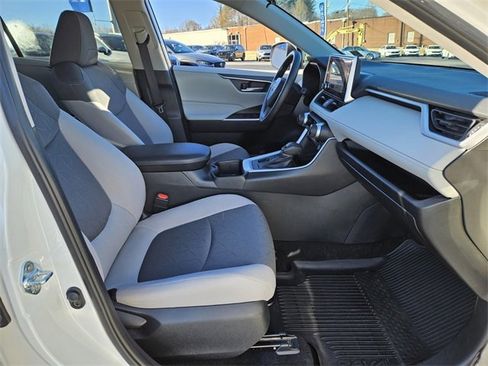 Used 2024 Toyota RAV4 XLE image 16