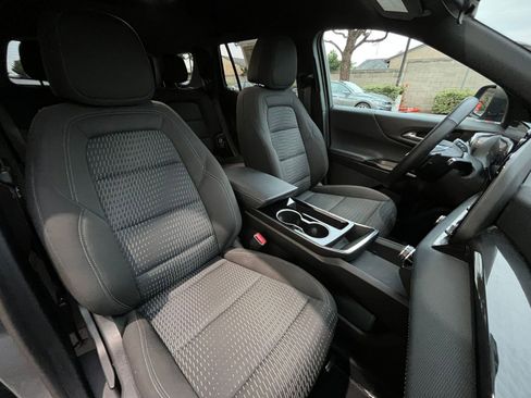 Used 2025 Chevrolet Equinox LT image 36