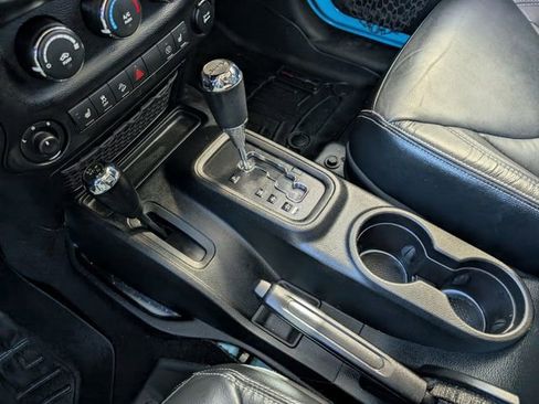 Used 2017 Jeep Wrangler Unlimited Rubicon w/ Connectivity Group image 20