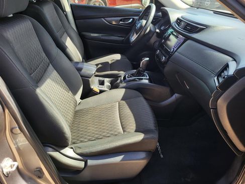 Used 2019 Nissan Rogue SV image 15