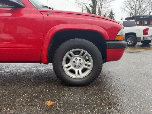 Used 2004 Dodge Dakota Sport w/ Deluxe Convenience Group image 11