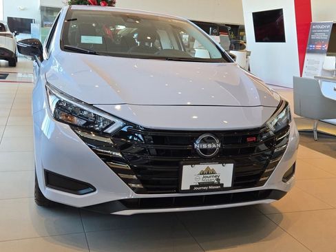 Used 2025 Nissan Versa SR w/ Trunk Package image 4