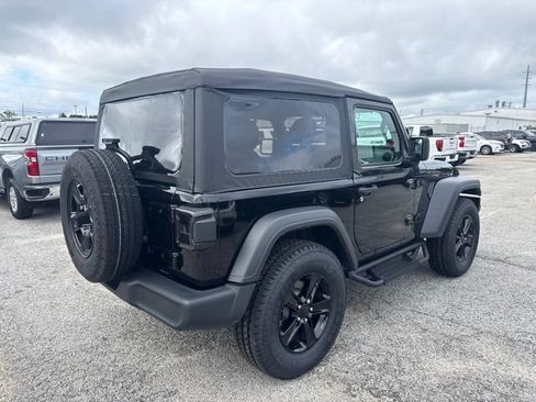 Used 2025 Jeep Wrangler Sport AWD/4WD image 5