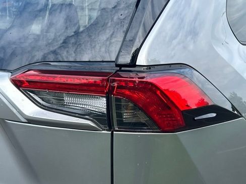 Used 2022 Toyota RAV4 XLE Premium AWD/4WD image 16