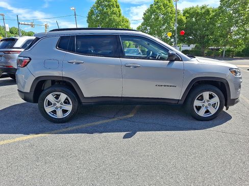 Used 2022 Jeep Compass Latitude AWD/4WD image 6