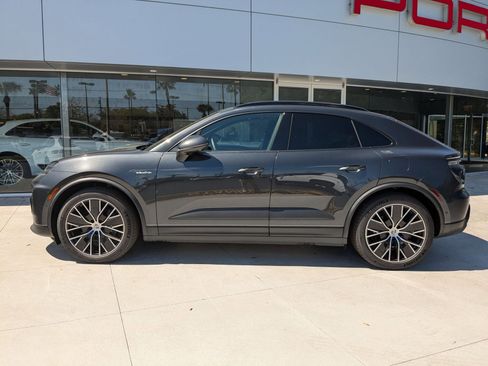 New 2024 Porsche Macan 4 Electric image 2