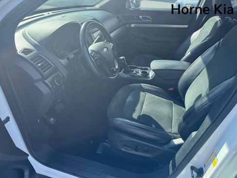 Used 2019 Ford Explorer XLT w/ Equipment Group 202A FWD image 9