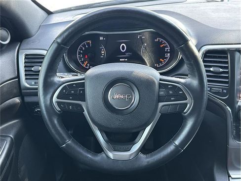 Used 2018 Jeep Grand Cherokee Altitude image 17