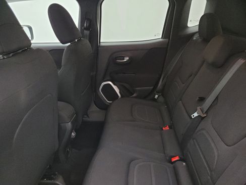 Used 2018 Jeep Renegade Latitude w/ Popular Equipment Group FWD image 18