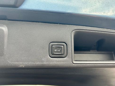 Used 2024 GMC Terrain SLT image 26