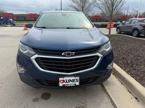 Used 2020 Chevrolet Equinox LT w/ Driver Convenience Package image 3