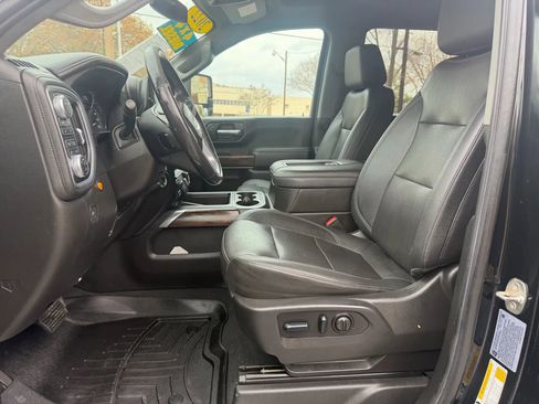 Used 2022 GMC Sierra 2500 SLT w/ SLT Preferred Package image 9